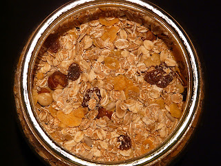 muesli raisins and oatmeal good healthy breakfast for bulking