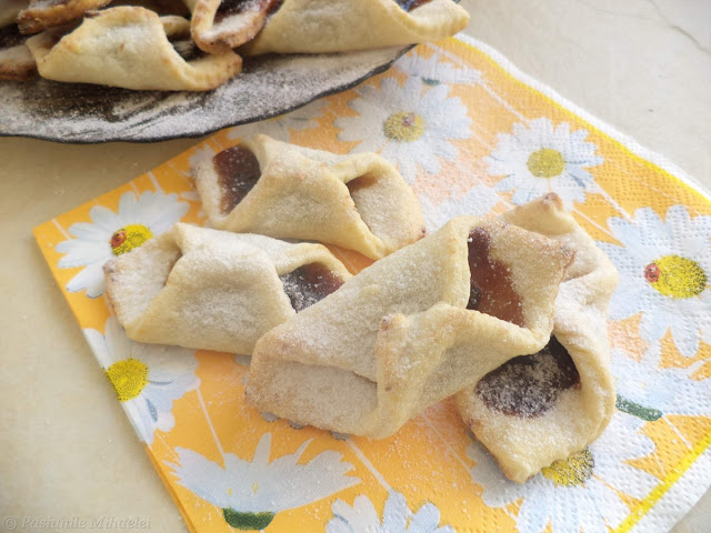 Fundite cu gem de visine/ Bowtie cookies with cherry jam