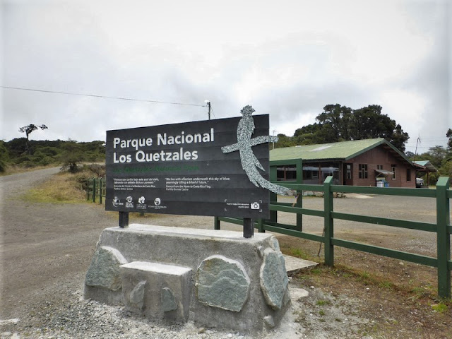 Entrada al PN Los Quetzales