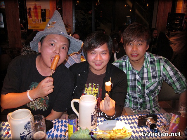 We can have free flow sausages too! (L-R: Simon Seow, Jackie, and Benjamin)