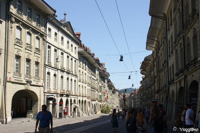 Una delle vie principali del centro storico di Berna