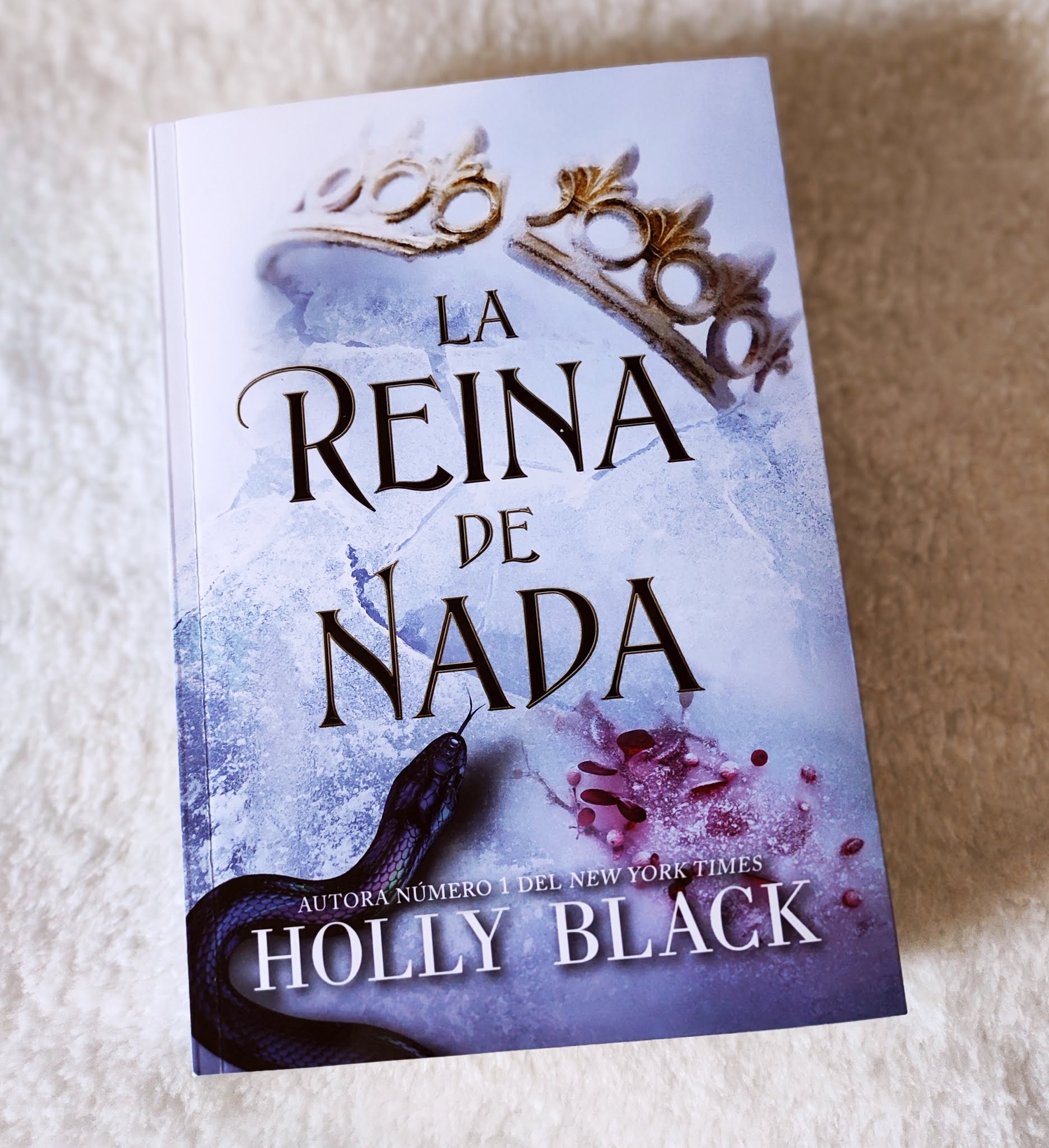 Nefilim de día y lectora de noche. Reseña de La reina de nada de Holly Nefilim de día y lectora de noche. Reseña de La reina de nada de Holly