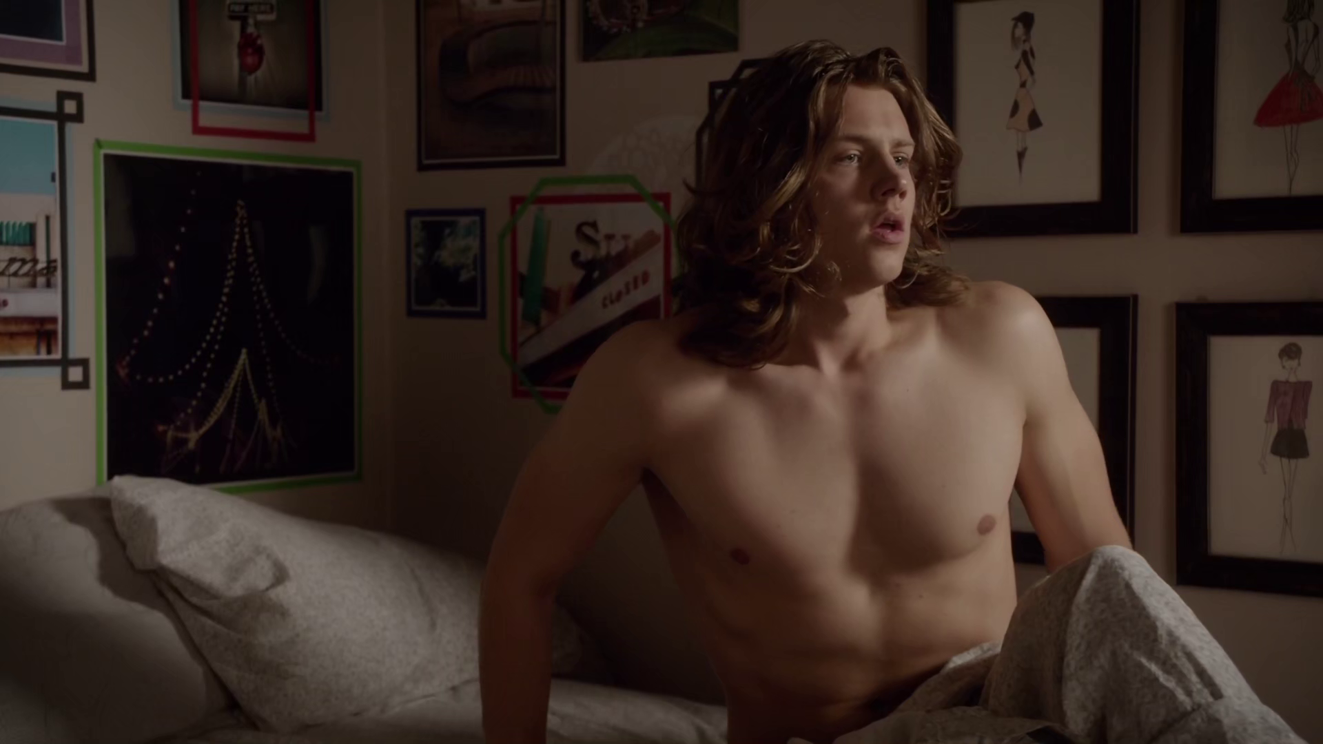 Alex Saxon shirtless in The Fosters 2-05 "Truth Be Told" .