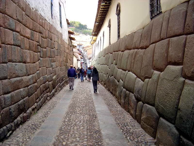 Holidays Cuzco: PALACE OF INCA ROCA (Stone of 12 angles)