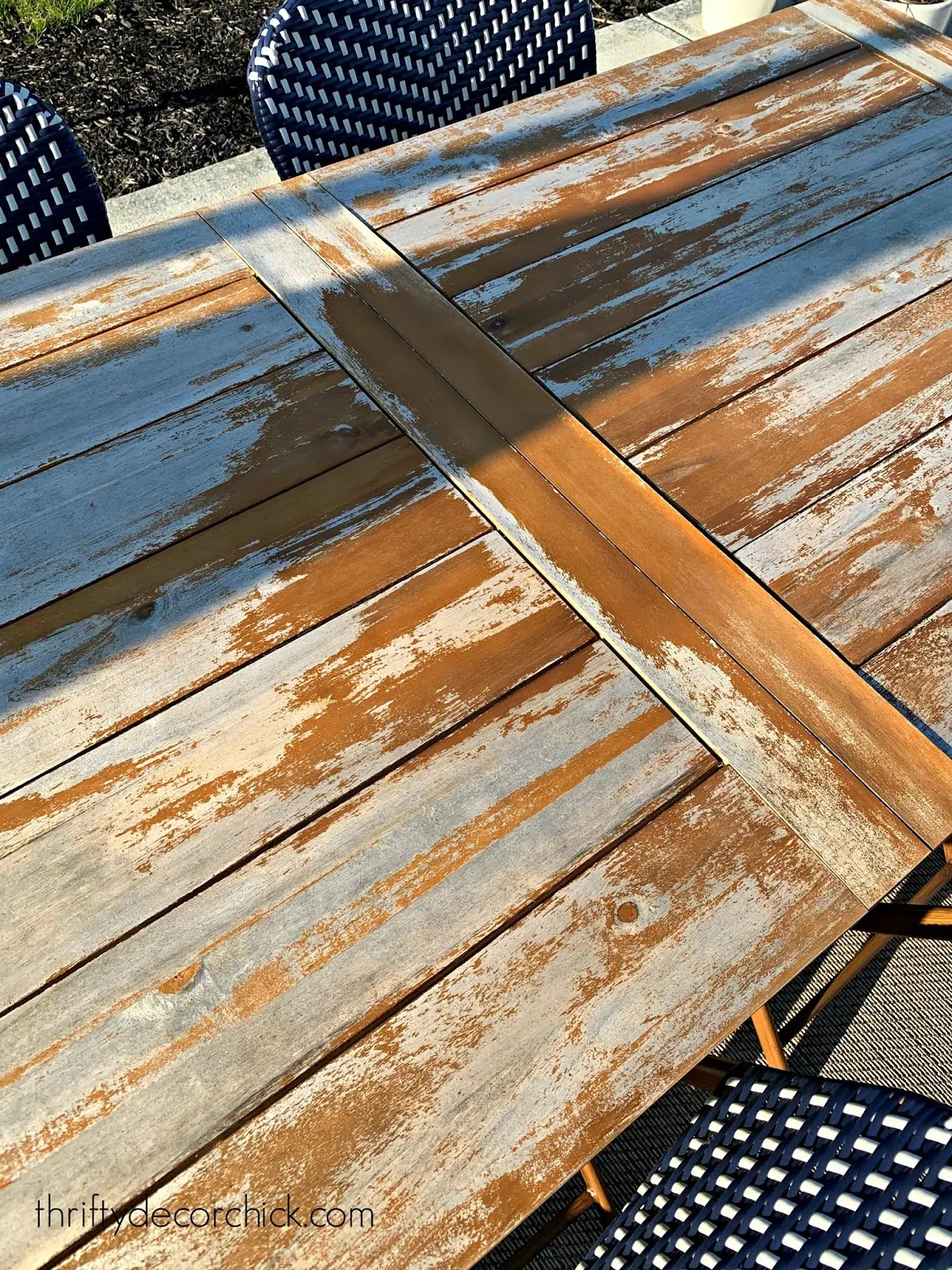 refinishing an outdoor table 