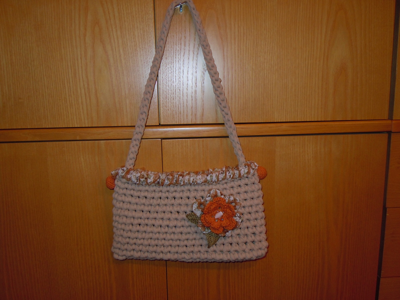 Hobbies Time: Borsa di fettuccia ad uncinetto beige con tracolla