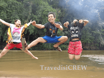 Artikel traveling mengenai keindahan air terjun di indonesia yang ada di kalimantan barat.. yaitu air terjun banangar yg biasa disebut melanggar..kisah horor