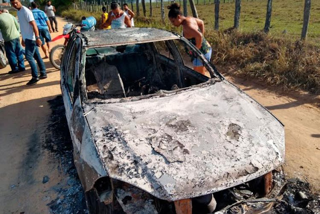 Corpo é encontrado carbonizado dentro de carro queimado na Bahia