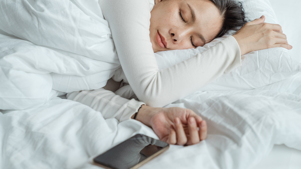 What happens when you put your mobile phone under the pillow and charge