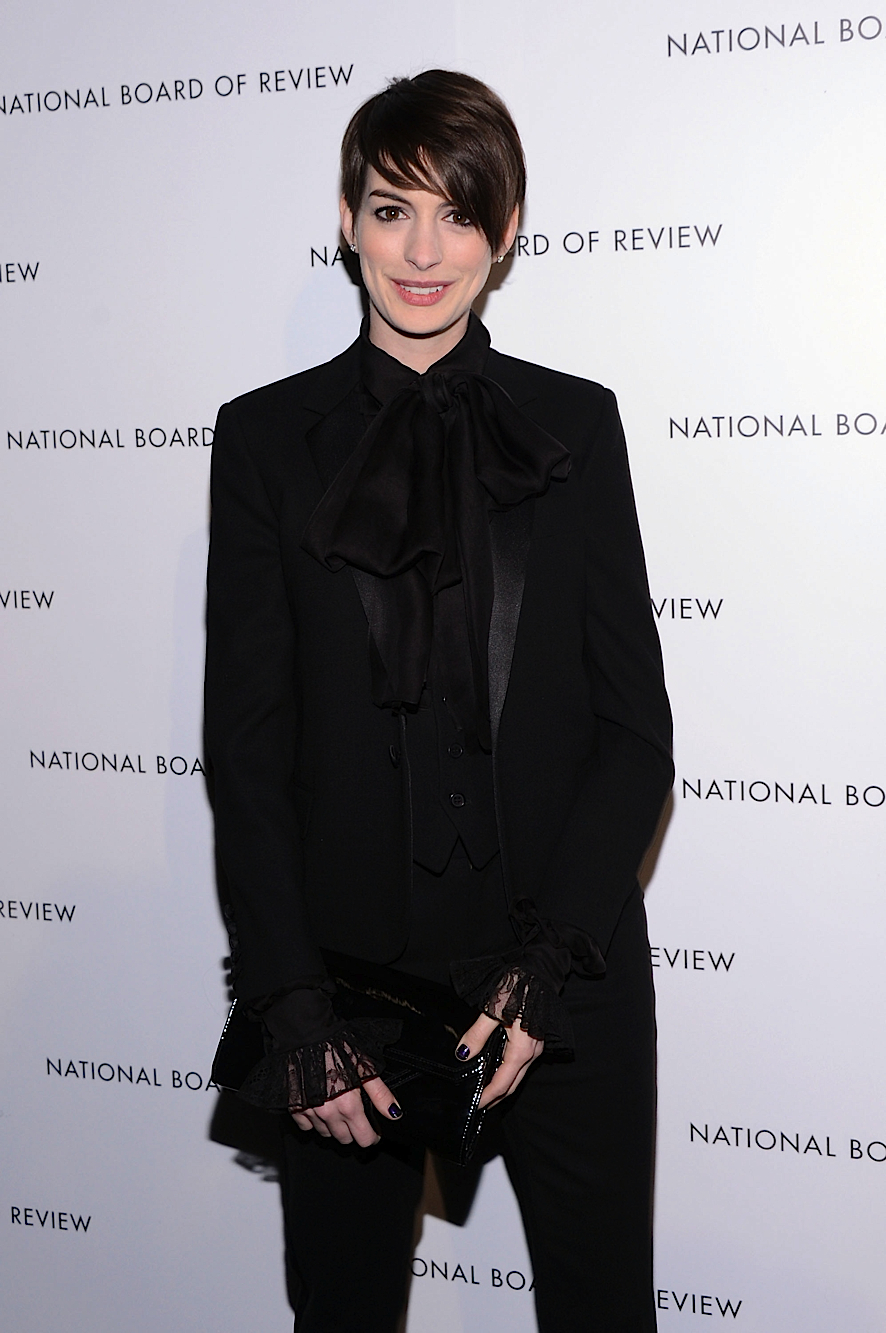 Celeb Diary: Anne Hathaway @ 2013 National Board Of Review Awards Gala