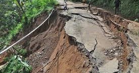 MAKALAH TANAH LONGSOR - Kumpulan Makalah Oke
