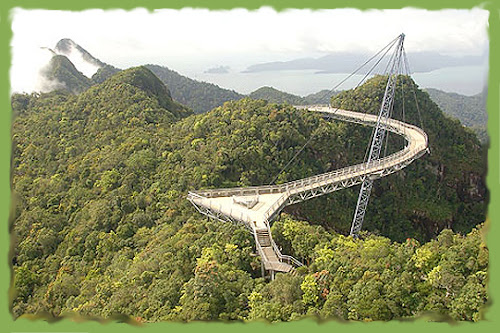 Парящий мост в Малазии