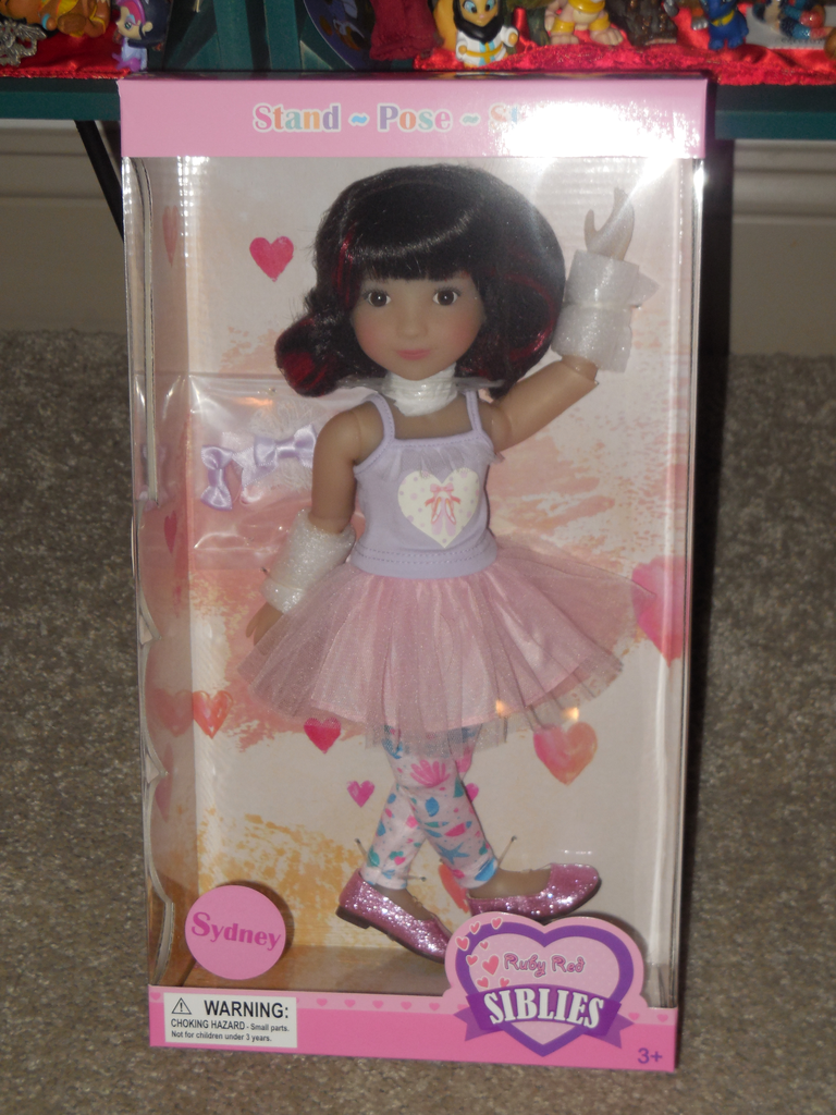 Veni Vidi Dolli REVIEW Ruby Red Fashion Friends Siblies Kelsey & Sydney