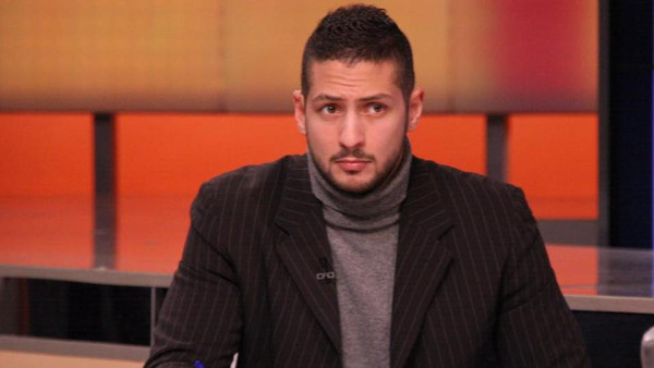 وصول جثمان الإعلامي عمرو سعد بعد أسبوعين من وفاته وصول جثمان الإعلامي عمرو سعد بعد أسبوعين من وفاته