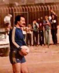 وفاة حارس منتخب سوريا السابق بعد إصابته بفيروس كورونا في السويد. وفاة حارس منتخب سوريا السابق بعد إصابته بفيروس كورونا في السويد.