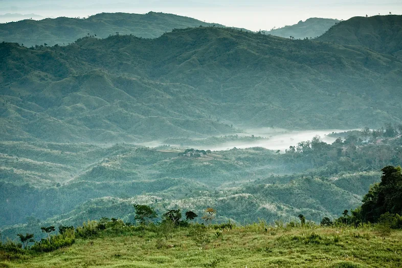 Salah satu puncak tertinggi di negara ini, Keokradong.