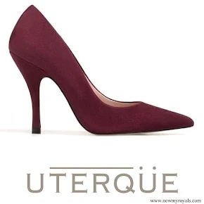 Queen Letizia wore Uterque Curved Heel Suede Pumps