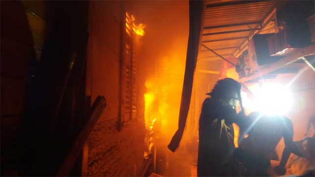 Dua Unit Toko di Lima Kaum Terbakar, Kerugian Sekitar Rp500 Juta