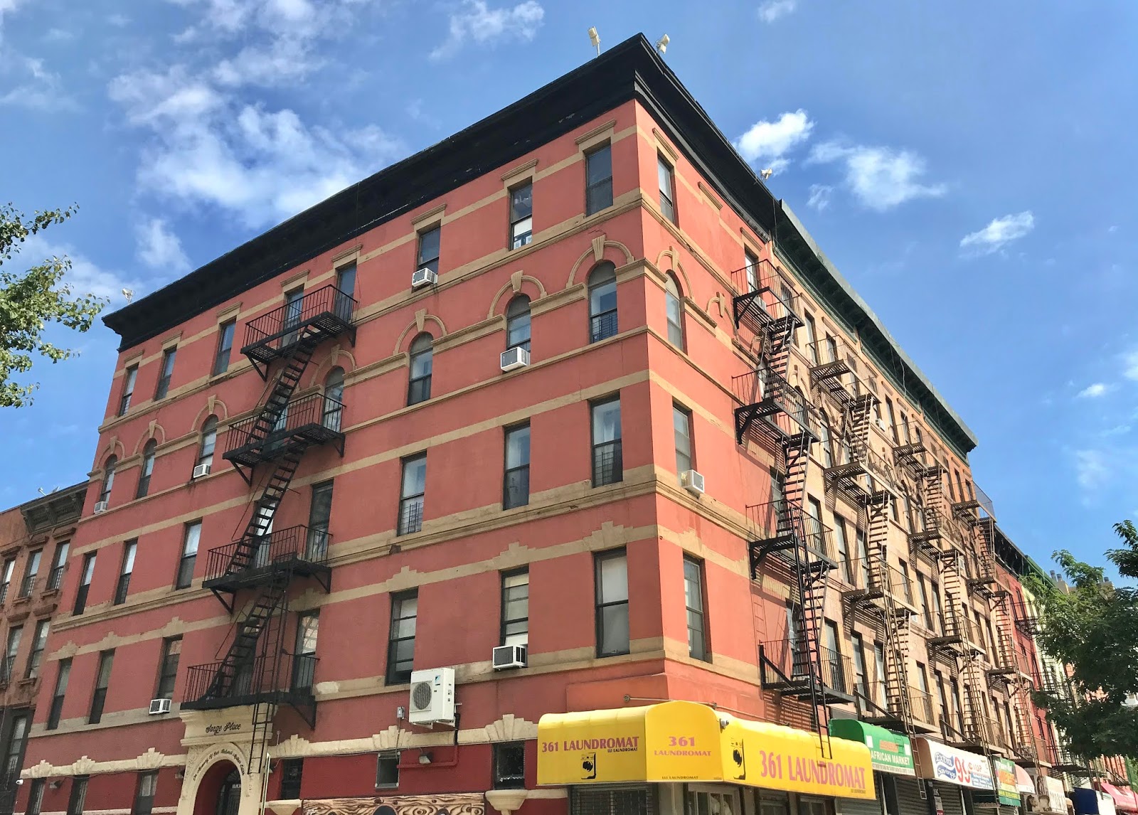 H A R L E M + B E S P O K E RENT A STUDIO APARTMENT ON LENOX