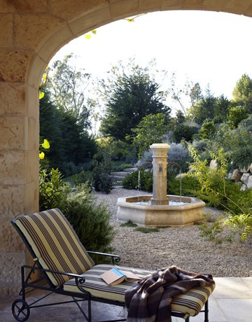 Mod Vintage Life: Garden Fountain