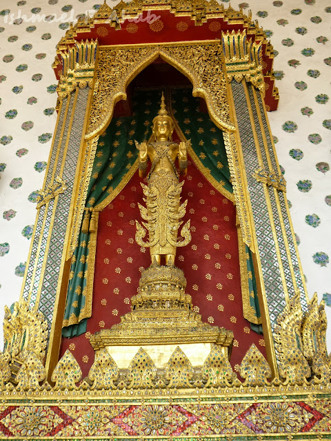 Statue of Buddha at Wat Arun ubosot