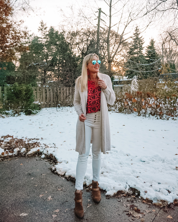 casual thanksgiving outfit with white denim