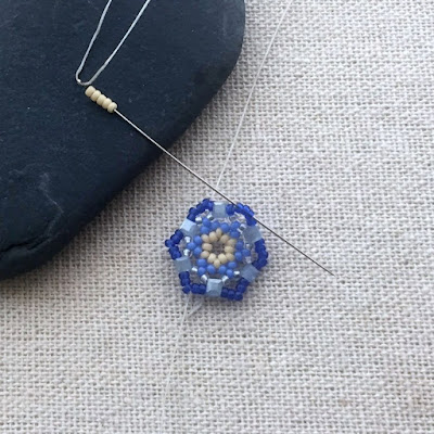 Free tutorial to learn bead netting - used to make mandala pendants and flowers