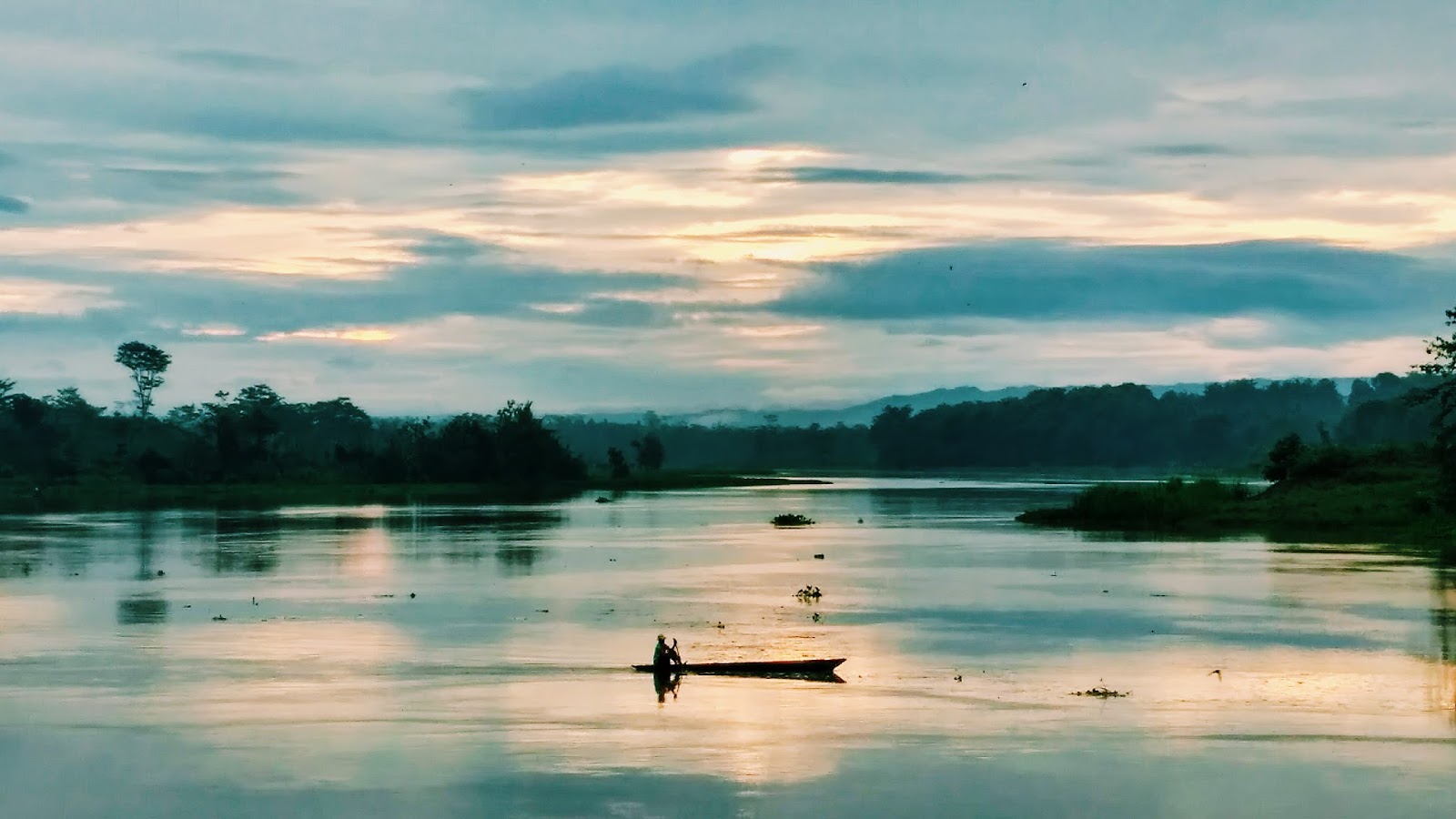 Shubuh Di Bendungan Wlingi Raya Pasca Hujan Semalaman