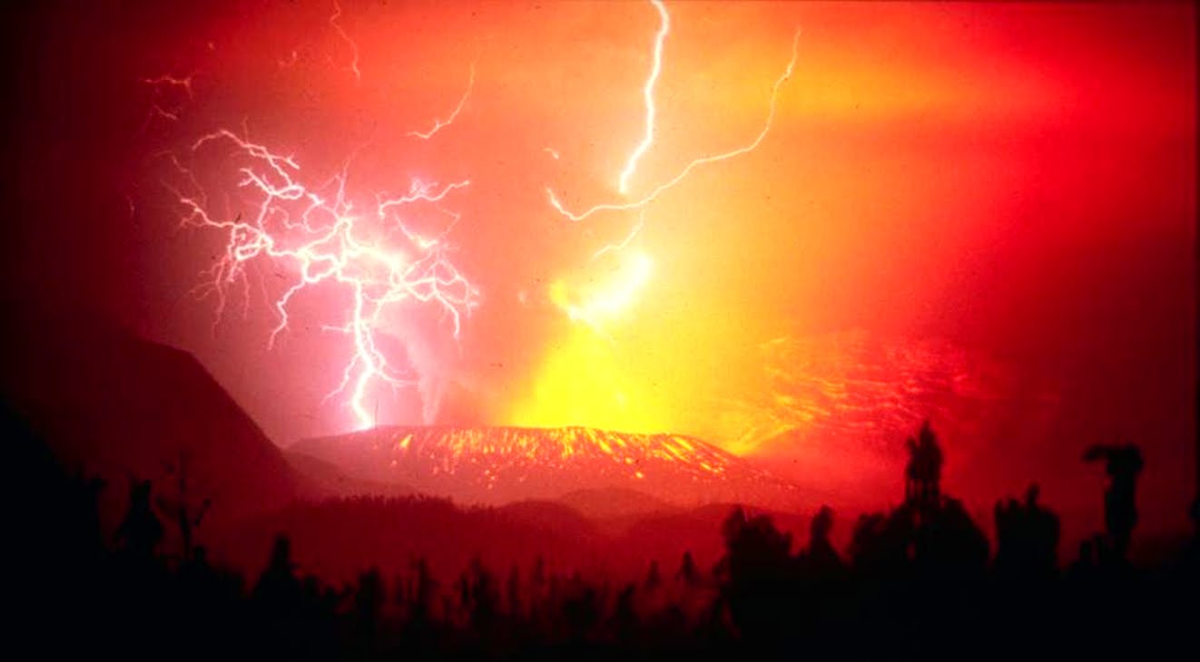 1982 Galunggung Volcano Eruption and Lightning Strike