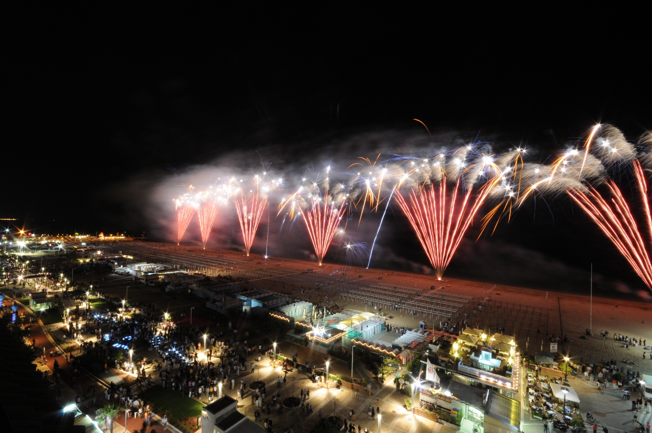 La Notte Rosa della Riviera Adriatica dell’Emilia Romagna. Ora Italia
