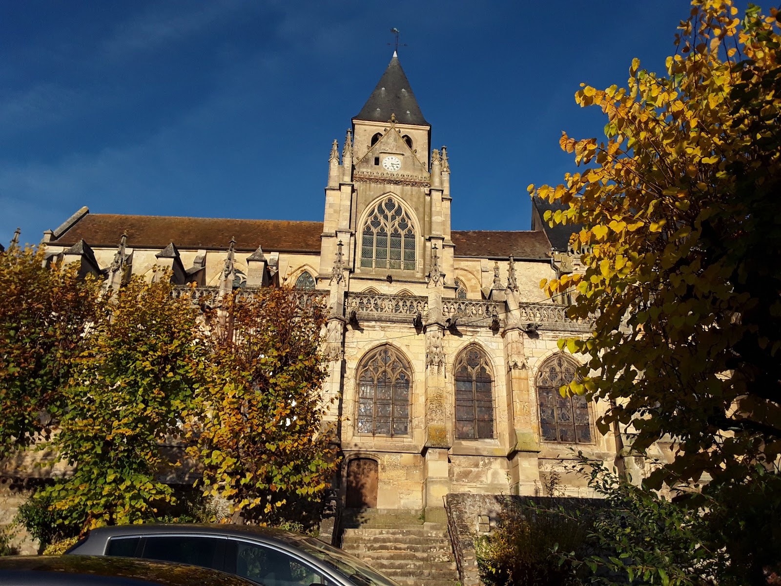 j'ai vu, j'ai photographié, je partage TRIEL SUR SEINE (78) L'EGLISE VUE DE L'EXTERIEUR