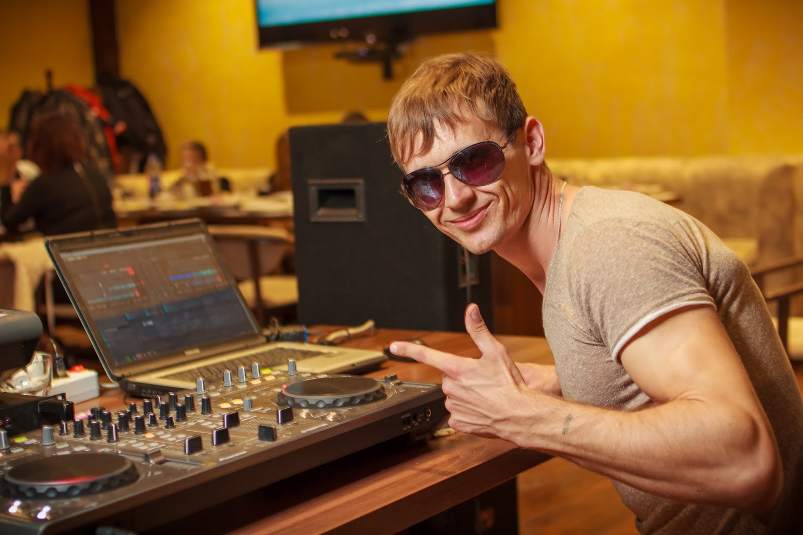 NYC Wedding Bands, DJs & Music for All Occasions Wedding DJ Best