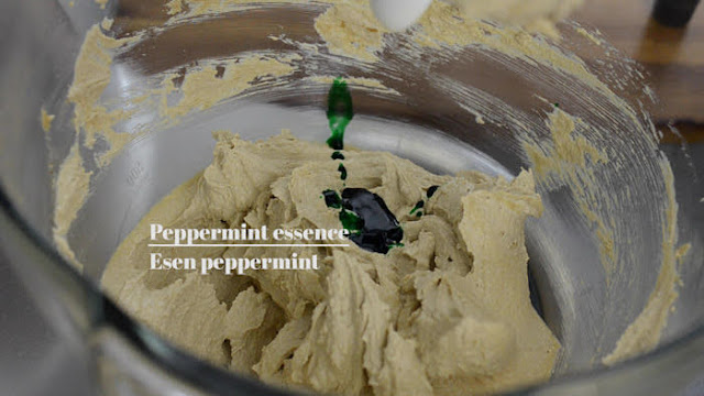 Add peppermint essence