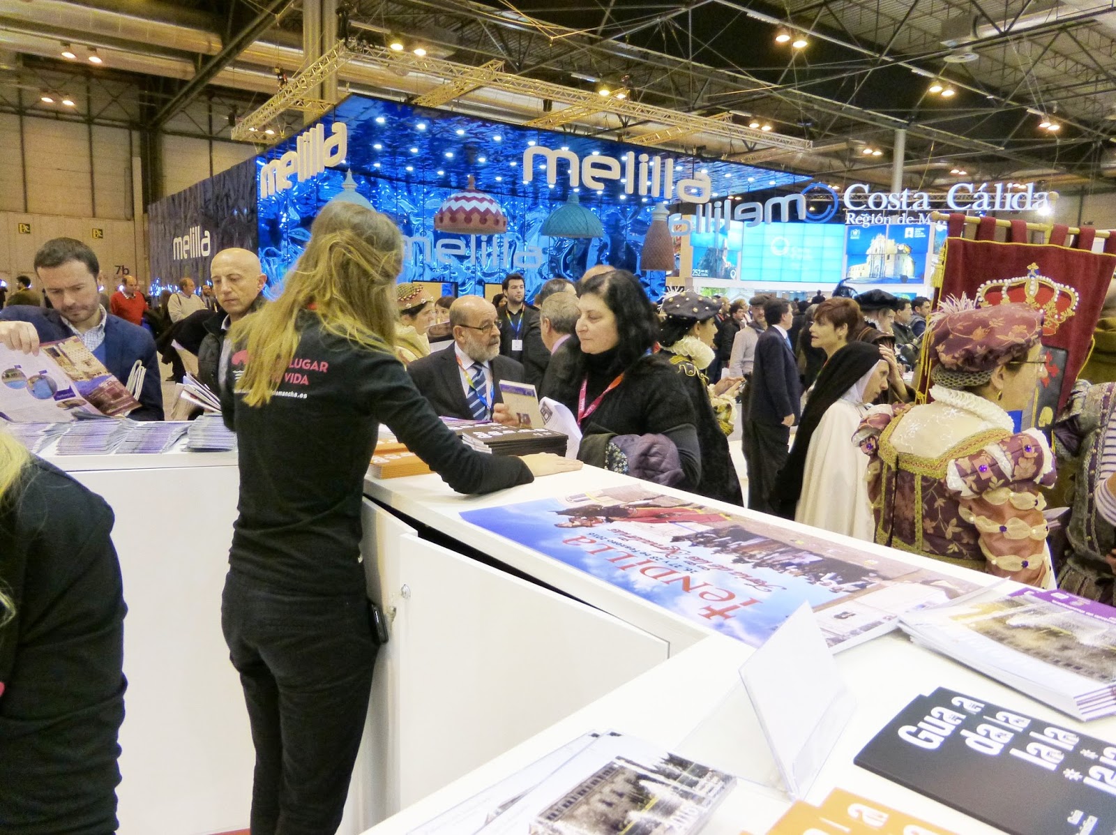 Fitur promosi dan integrasi media sosial dalam sistem e-commerce