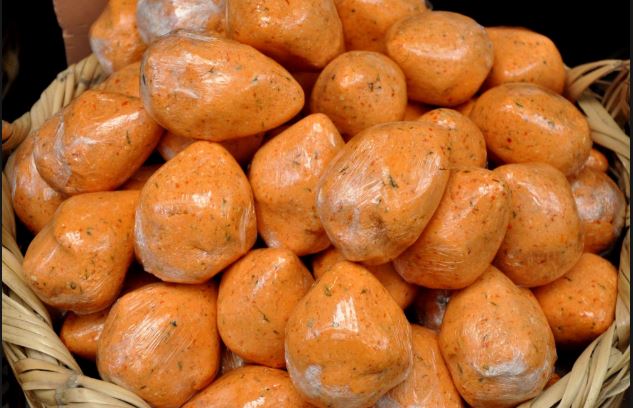 Gebäck mit Cökelek (türkischer Käse)