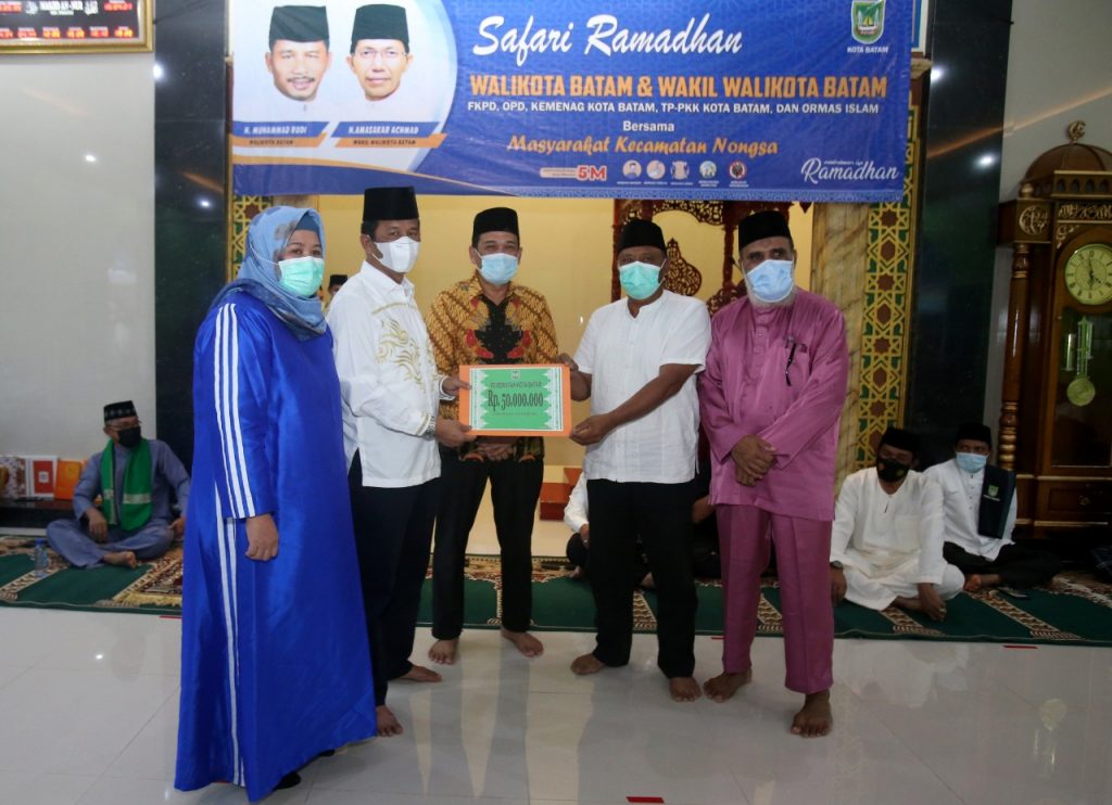 Safari Ramadhan di Kecamatan Nongsa, Rudi Paparkan Rencana Pembangunan di Batam Safari Ramadhan di Kecamatan Nongsa, Rudi Paparkan Rencana Pembangunan di Batam Safari Ramadhan di Kecamatan Nongsa, Rudi Paparkan Rencana Pembangunan di Batam