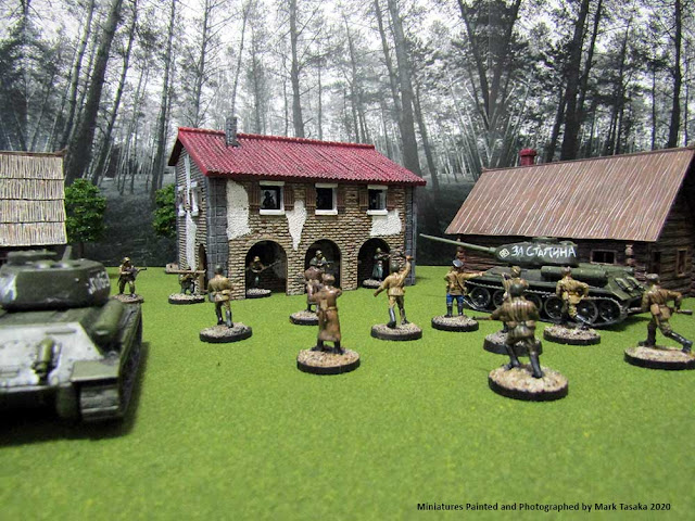 1/72 Italeri Country House with Porch & Pegasus Hobbies Russian Log Houses
