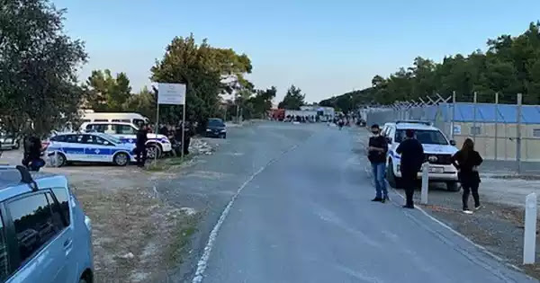 Κύπρος: Επιτέθηκαν με μαχαίρια σε αστυνομικούς αλλά τους άφησαν ελεύθερους επειδή είχαν... κορωνοϊό! (βίντεο) Κύπρος: Επιτέθηκαν με μαχαίρια σε αστυνομικούς αλλά τους άφησαν ελεύθερους επειδή είχαν... κορωνοϊό! (βίντεο)