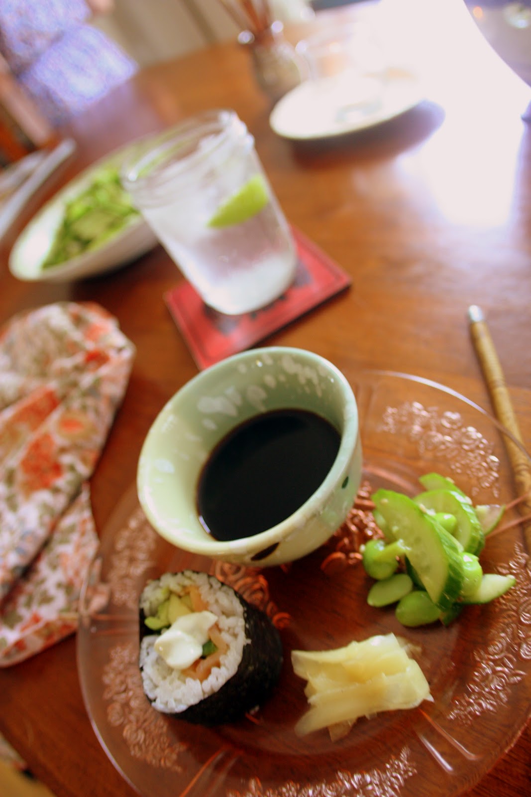 we eat. happy.: smoked salmon & avocado sushi. with edamame-cucumber salad.