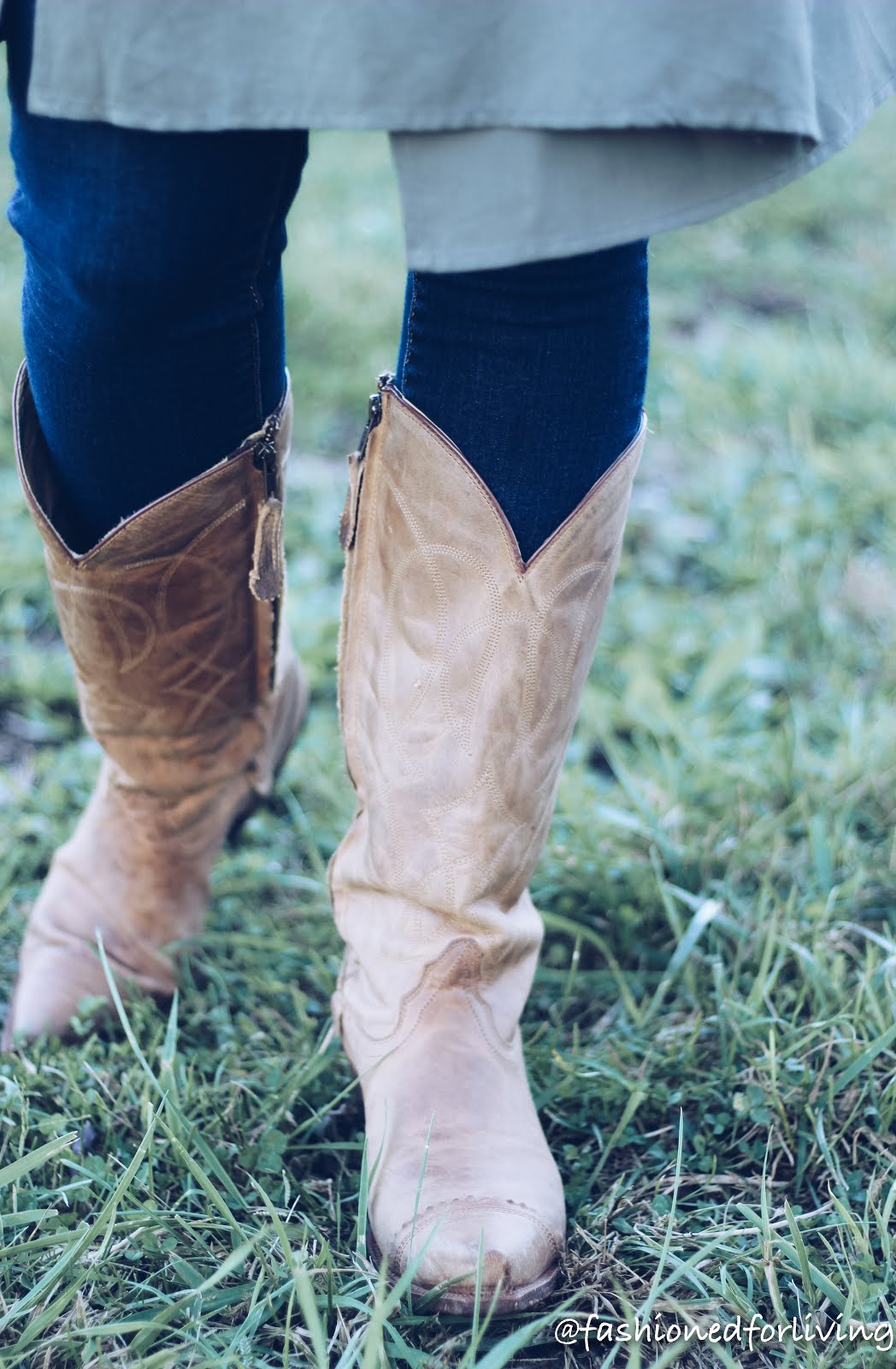 fall cowgirl boots outfit, womens cowgirl boots outfit. tall cowgirl boots outfit. skinny jeans and cowgirl boots