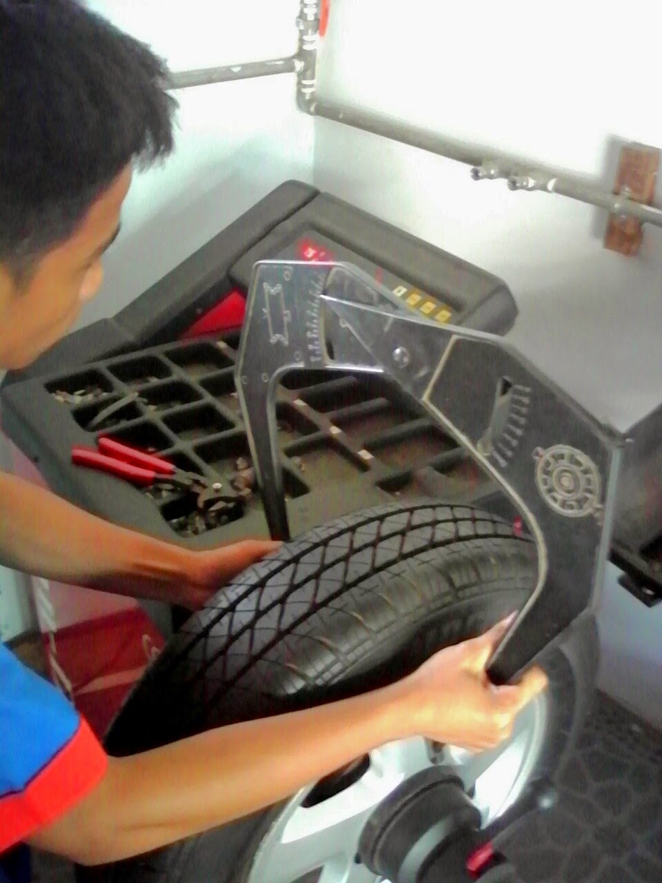 Cara Menggunakan Mesin Balancing Roda Yang Baik Dan Benar - Info Ban
