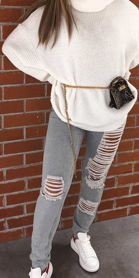 White roll neck soft knitted jumper | From knited jumpers to oversized jumper. Discover these 31 Cute womens jumpers that will totally embrace you. Jumper Outfits via higiggle.com #jumper #winterwear #style #cute