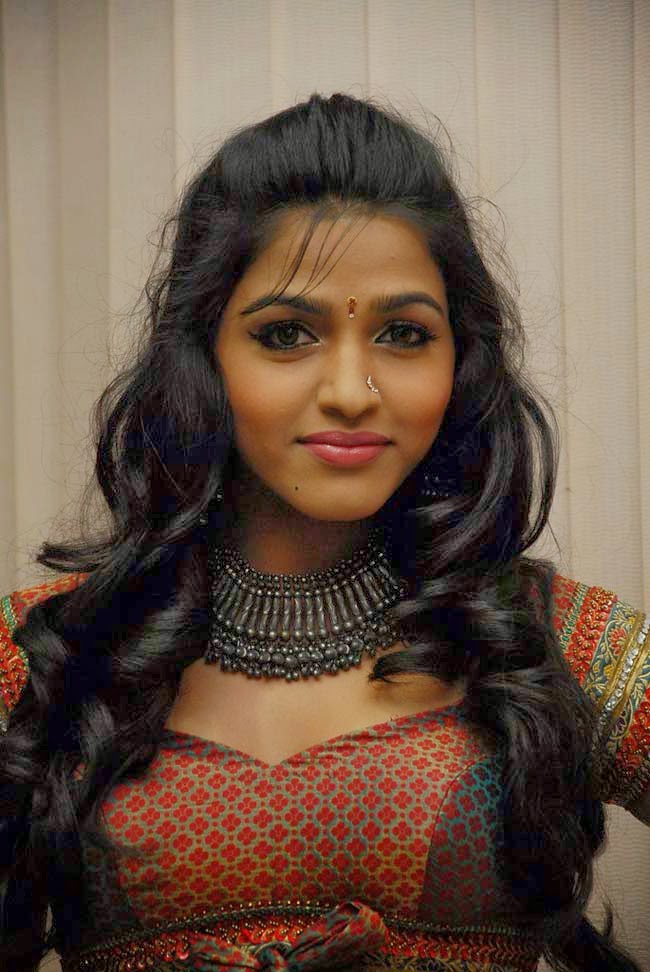 actress dhansika actress dhansika hot sexy navel stills cap actress dhansika actress dhansika hot sexy navel stills cap
