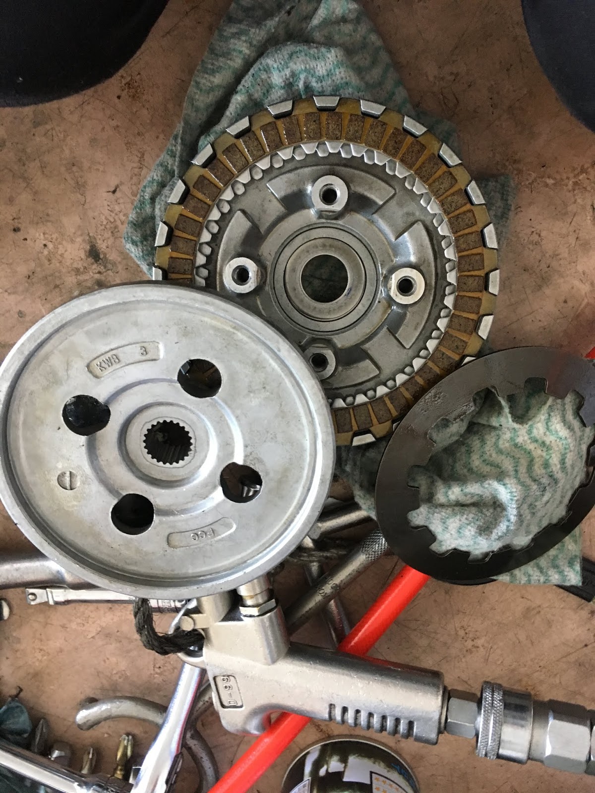 クラッチ版の交換 スーパーカブ110ja07のエンジン