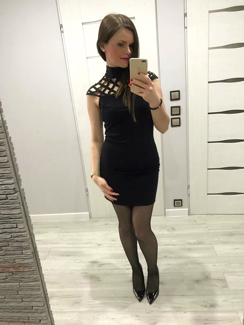 Fashion for your legs: Little black dress & pantyhose