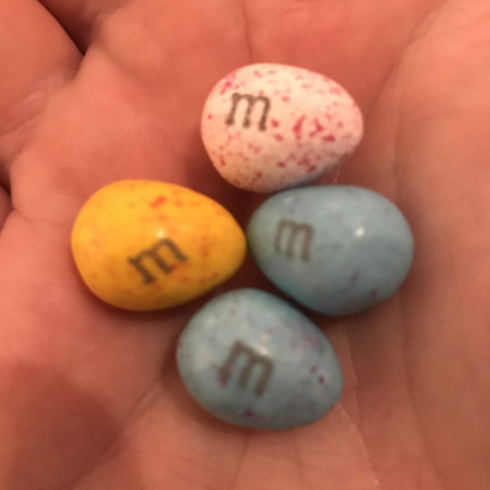 A Review A Day: Today’s Review: M&Ms Eggs
