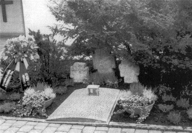 Graves slain German soldier prisoner American hands  Lippach