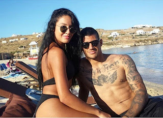 Η κυρία Καρέλη... τα σπάει! (ΦΩΤΟ)