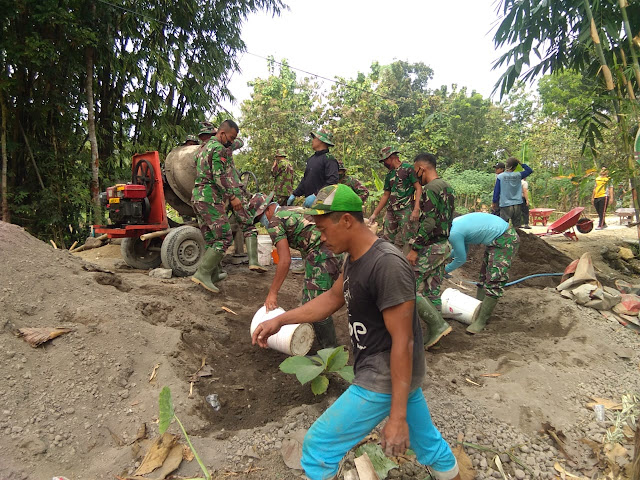 Kodim Sragen - Kejar target, Satgas TMMD Abaikan Cuaca Panas