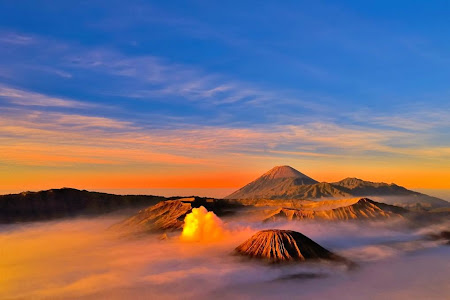 Puncak Pananjakan, Menanti Sapaan "The Golden Sunrise" Gunung Bromo